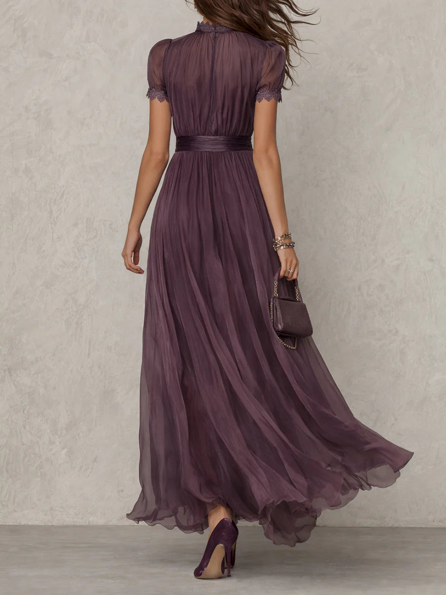Flavia – Vestido Largo de Chifón con Escote Cruzado y Encaje